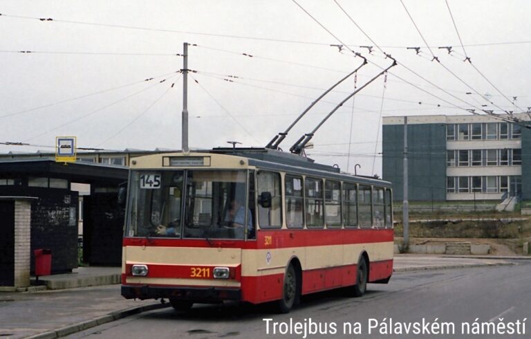 Tajemství Vinohrad. Díl pátý: Trolejbusy, provizorní obchody a velký baby boom